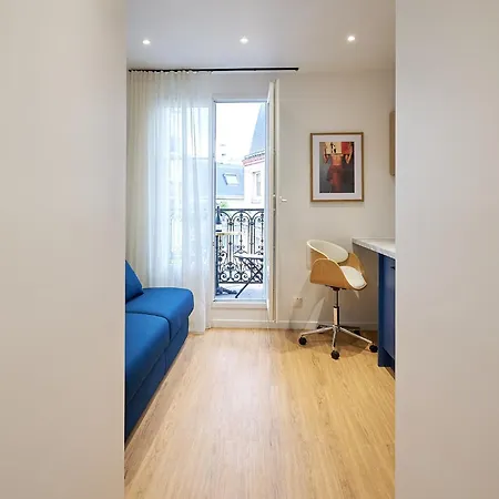 Design Equipe Avec Balcon Apartment *