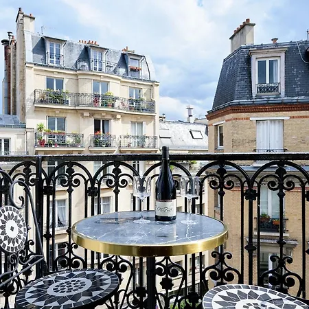 Design Equipe Avec Balcon Apartment *