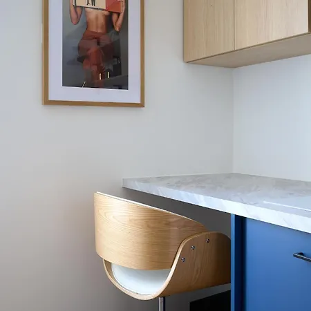 Daire Design Equipe Avec Balcon